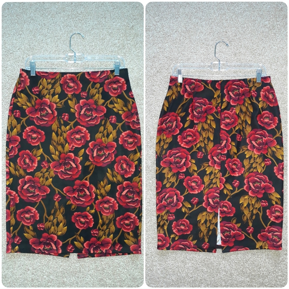 Stretchy pull-on pencil skirt